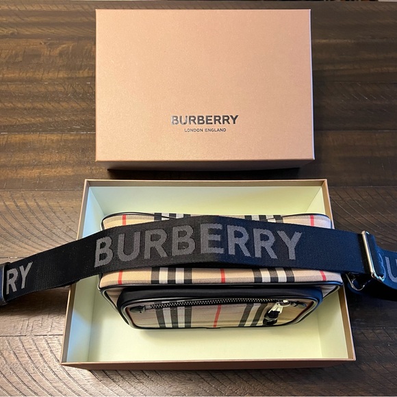 Burberry Vintage Unisex Check & Leather Crossbody Bag 8010152 (New) $1150 - Picture 2 of 12